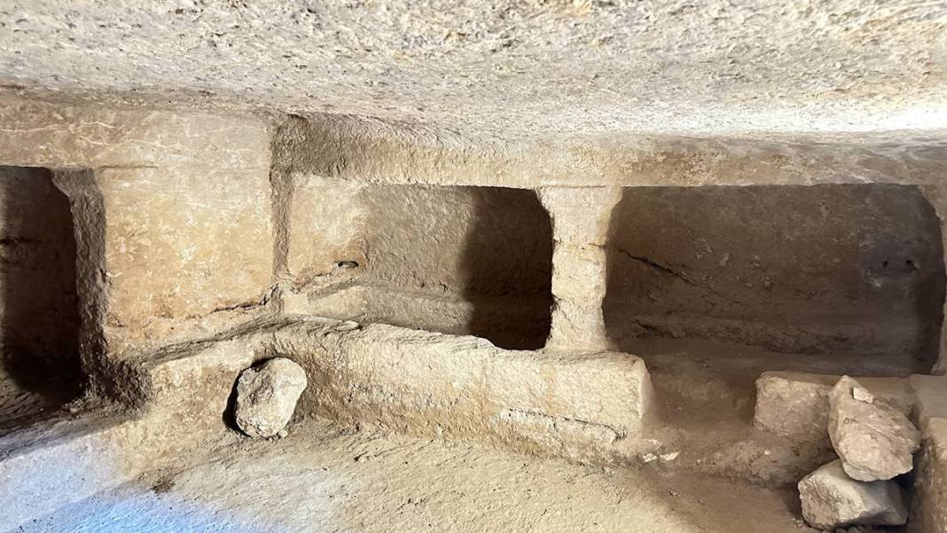 Kaçak kazı yaparken öyle bir şeye denk geldiler ki az kalsın çarpılıyorlardı! Yetkililer, iş üstündeyken yakaladı 19